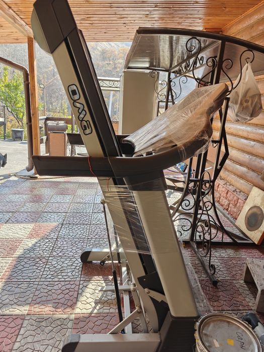 Полуфрофессиональная беговая дорожка OMA. В идеальном состоянии!