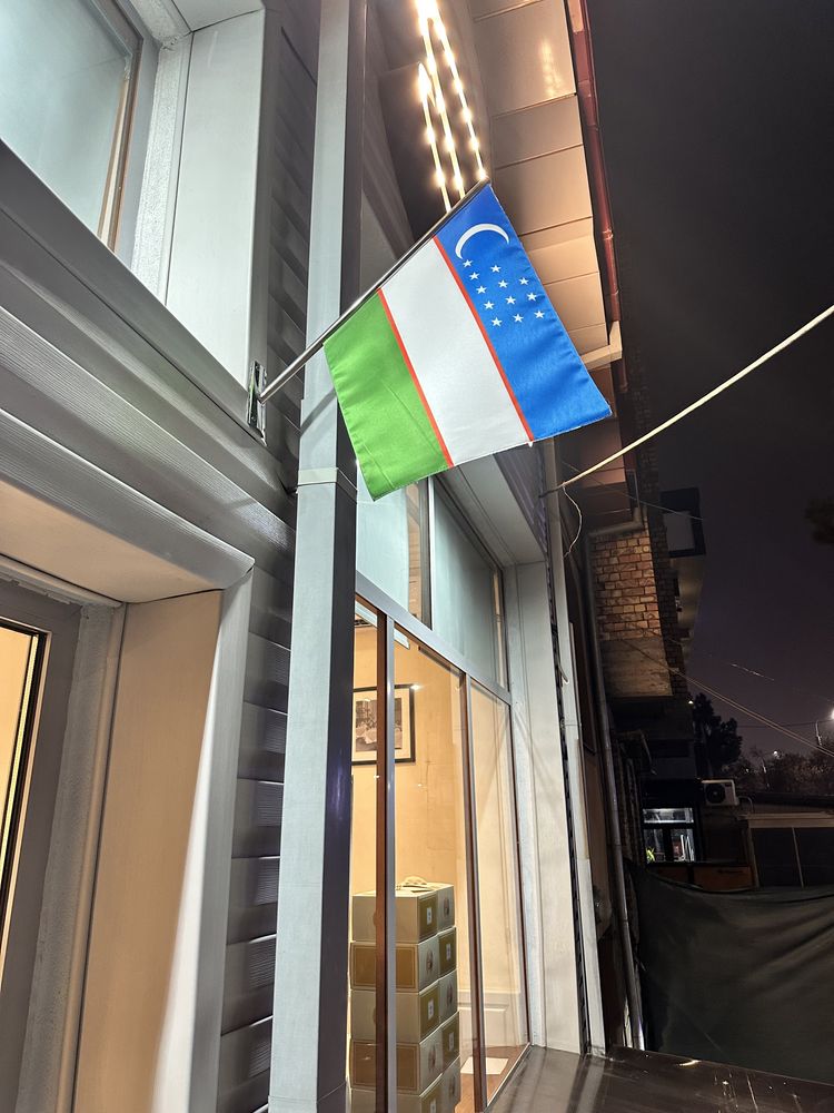 Флаг Байрок устунлар Bayroq, Flag