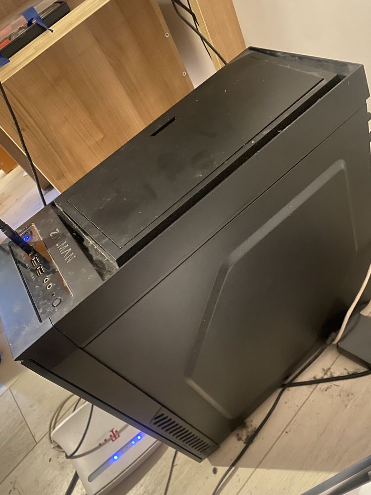 Vând unitate PC