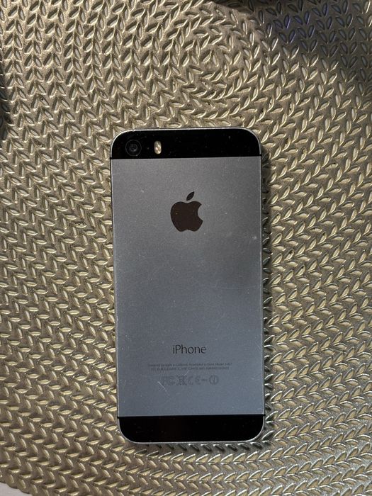 Продам Айфон 5s в хорошем состоянии