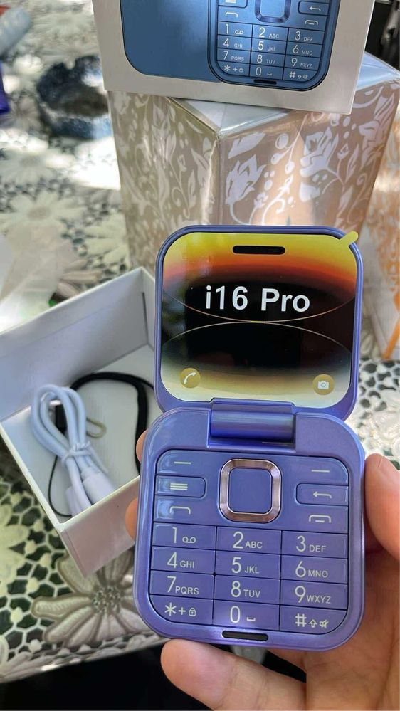 Сгъваем телефон i16 Pro с 2 SIM карти