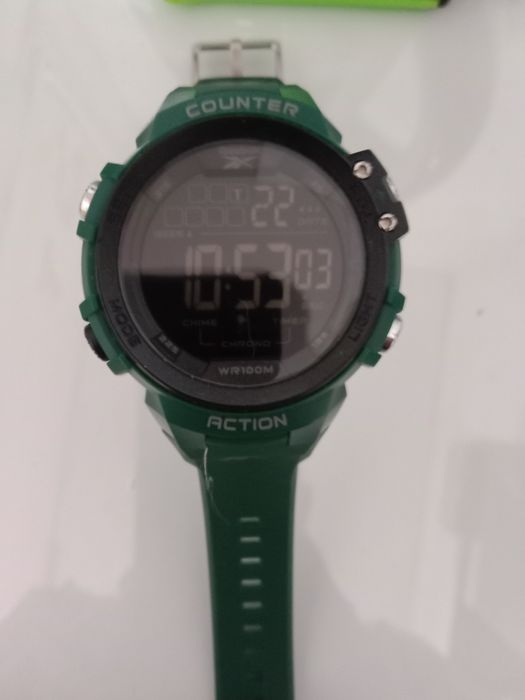 Продам часы электронные спортивные