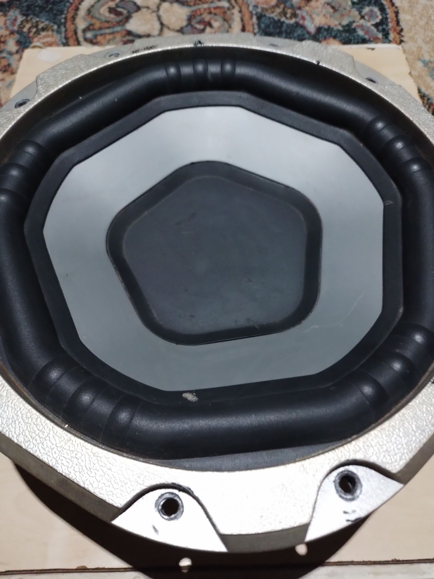 Vând subwoofer 1300w