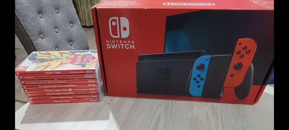Nintendo Switch console si 8 jocuri