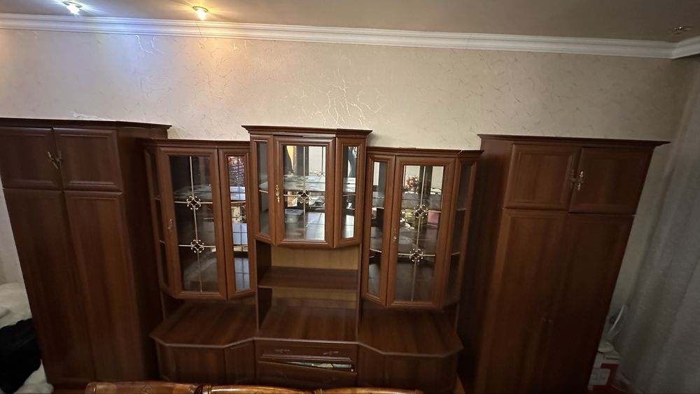 Продам срочно  стенку сервант