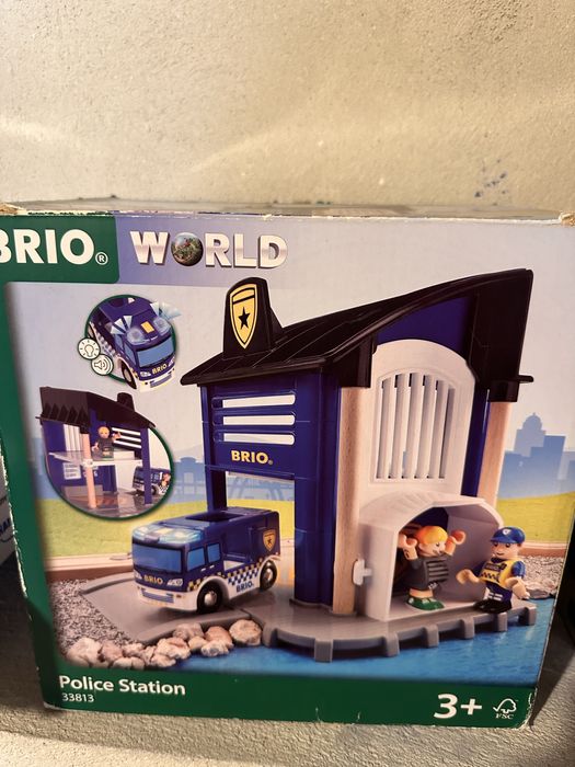 Vând seturi de jucării Brio la prețuri foarte avantajoase