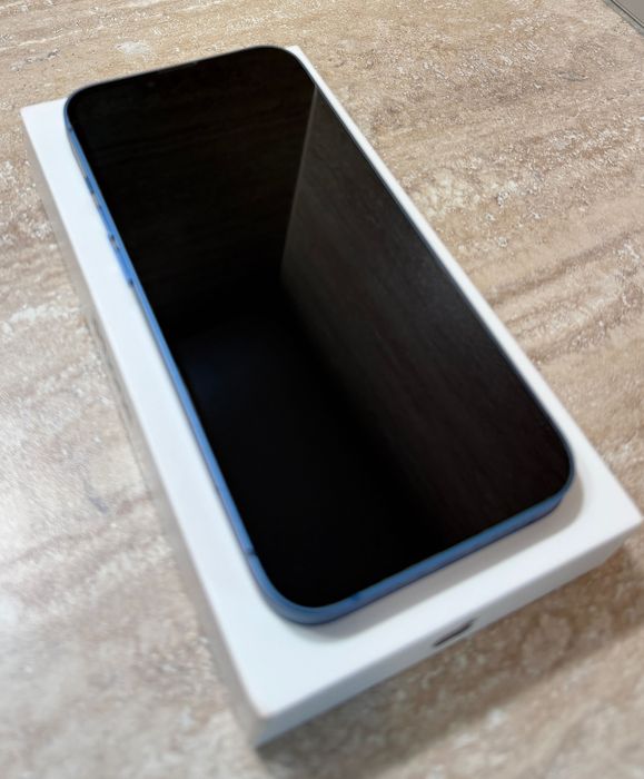 Продава се iPhone 13 256GB.