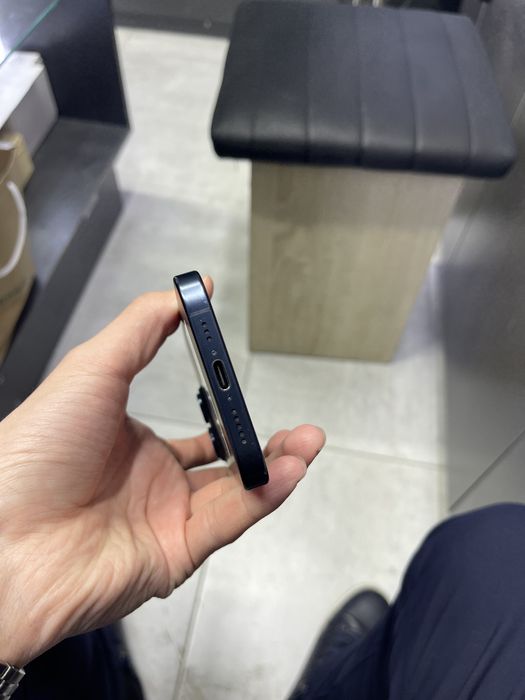 iPhone 15 pro 128 / 89%