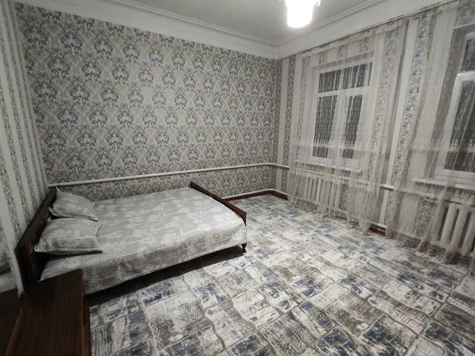 Срочно сдается участок 3 комнаты,6 соток.Сан.город.Яшнабадский район