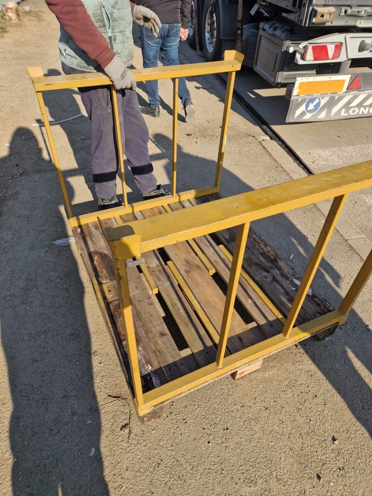 Box paleti depozitare marfa stivuibile
