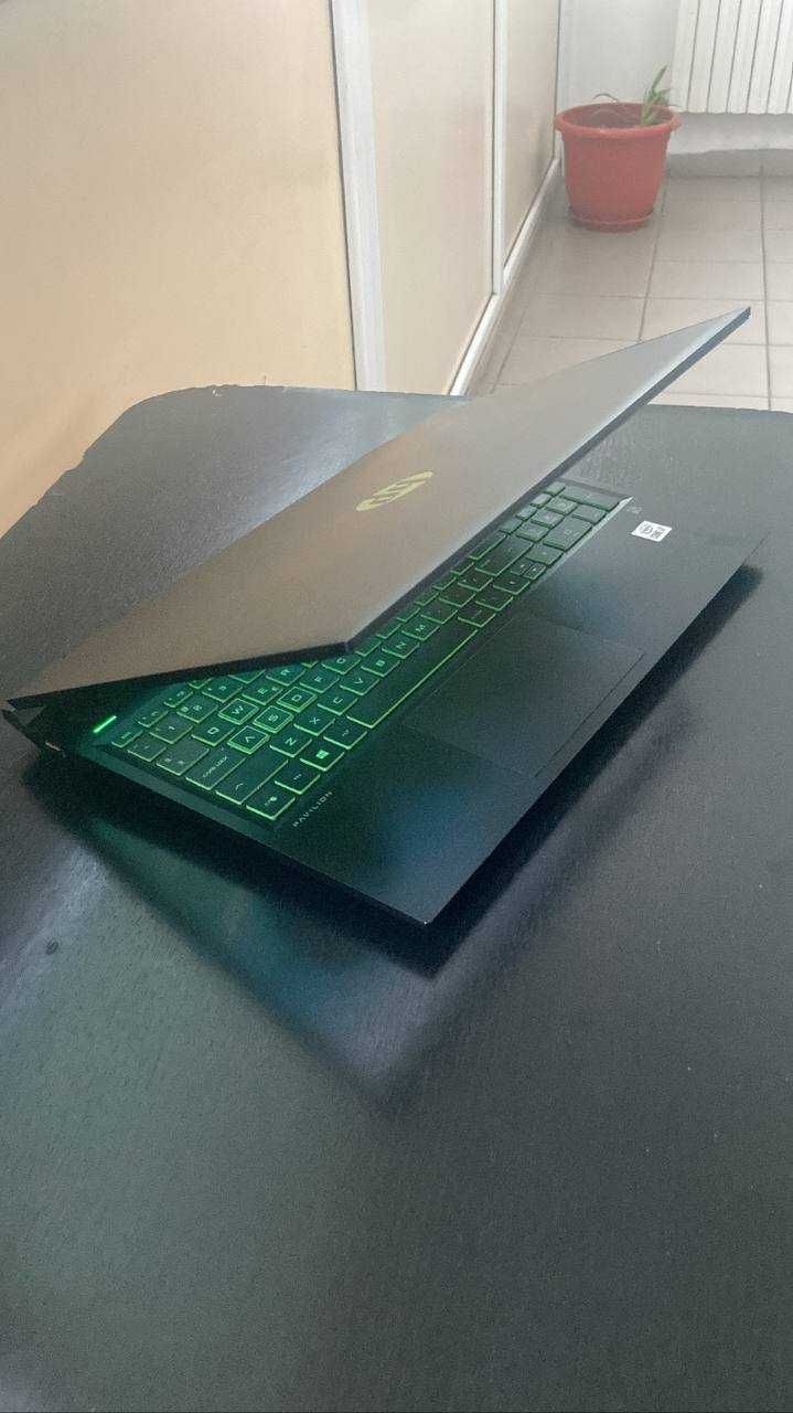 HP Pavilion Gaming Laptop 16-a0xxx. Funcționează perfect.