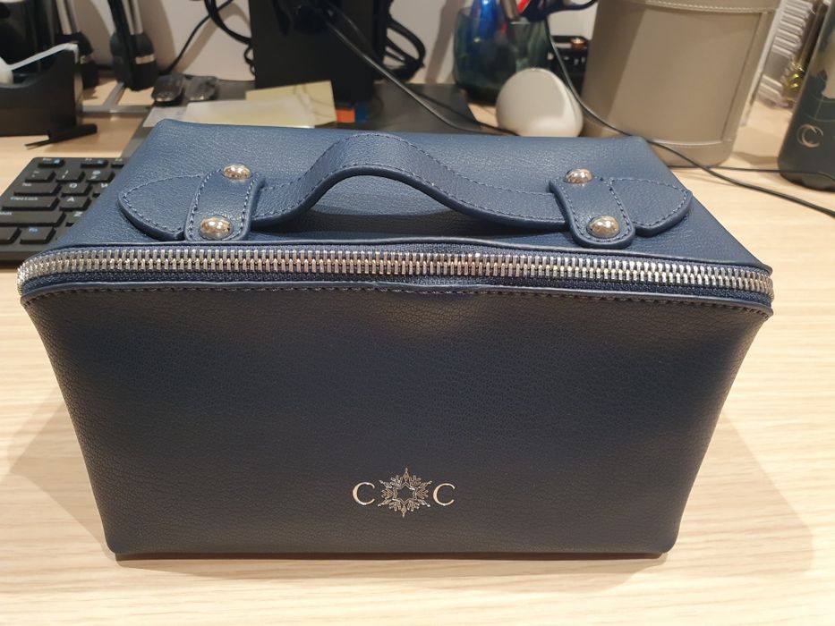 Gentuta de voiaj,  nou-nouța,  culoare bleu navy