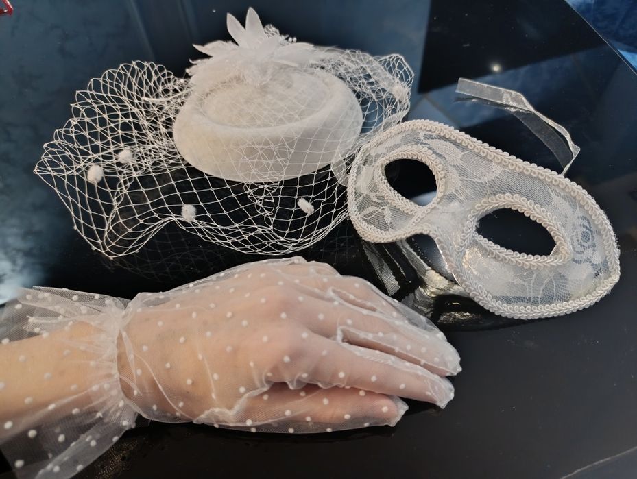 Карнавальный набор,маска ,перчатки,шляпа в  красном и чёрном цвете