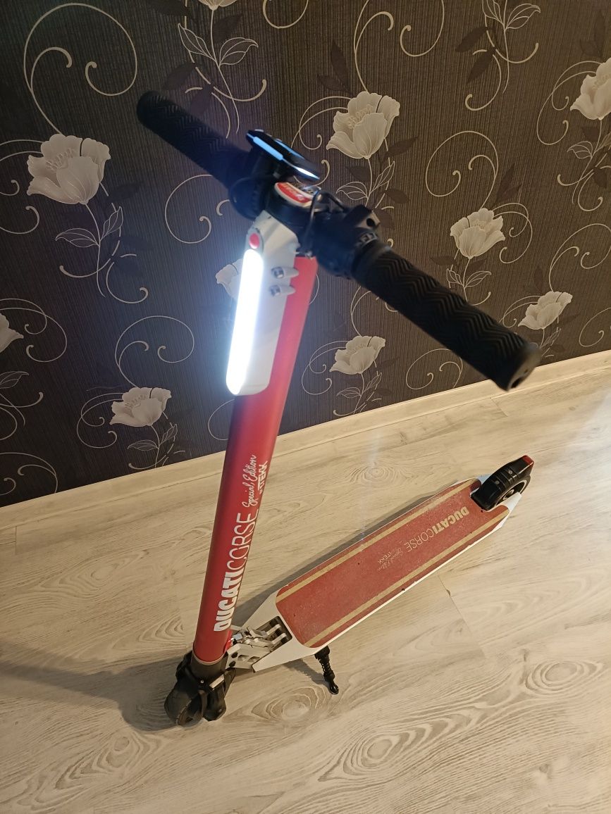 Trotineta electrica Ducati/ schimb cu bicicleta