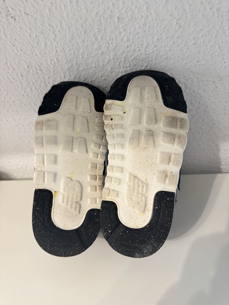 New Balance маратонки детски