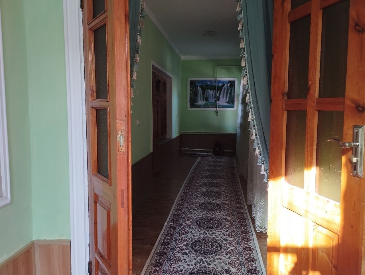 Uy sotiladi 5 sotix yer maydoni hamma sharoitlari joyda Manzil Ziyokor