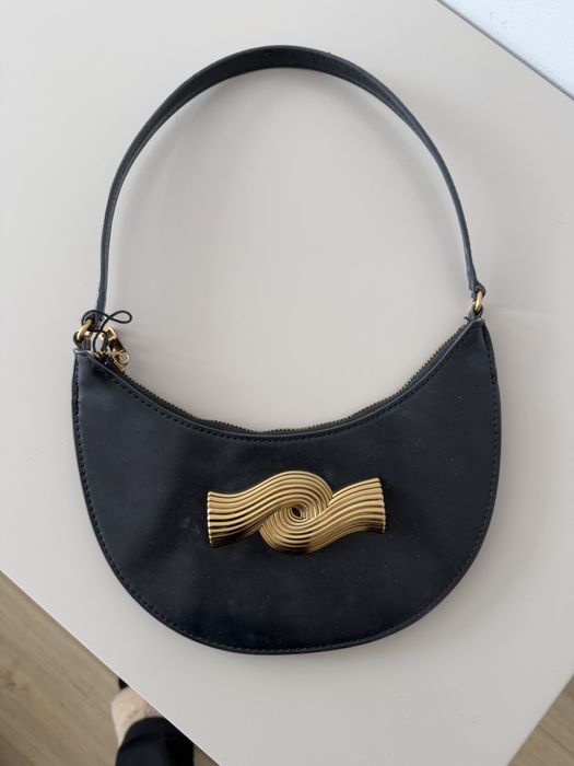 Черна чанта Zara