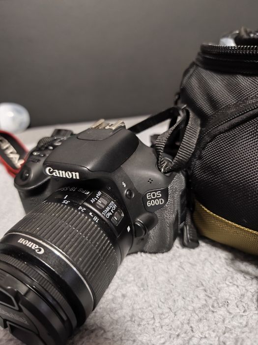 Vând Canon EOS600D
