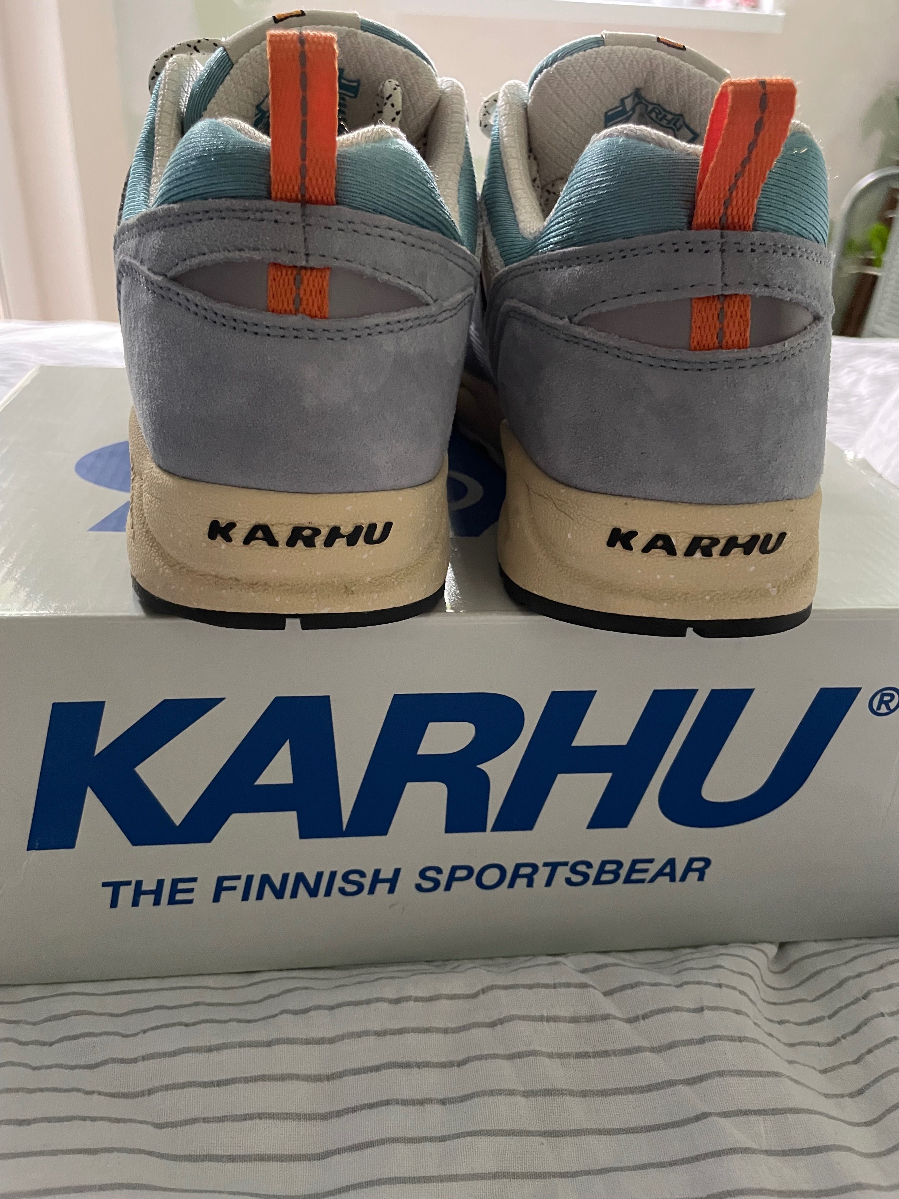 KARHU FUSION 2.0 Blue Fog/Jet Black UK8/EU42/CM27.2