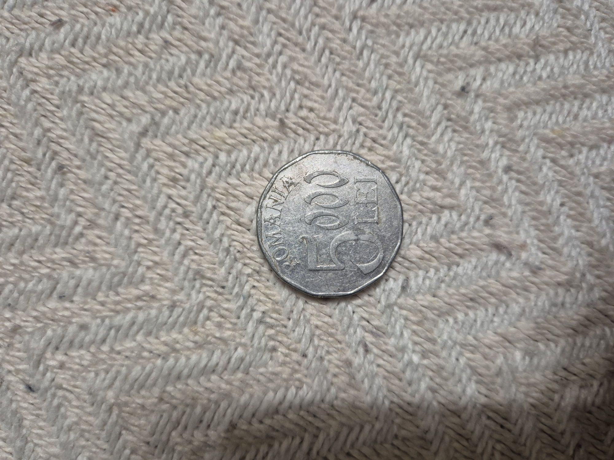 Monede vechi în stare buna, doar cea de 100 lei este ruginita