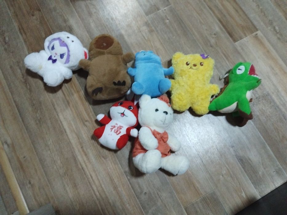 Продаю игрушки,каждая  начинается с 500-800