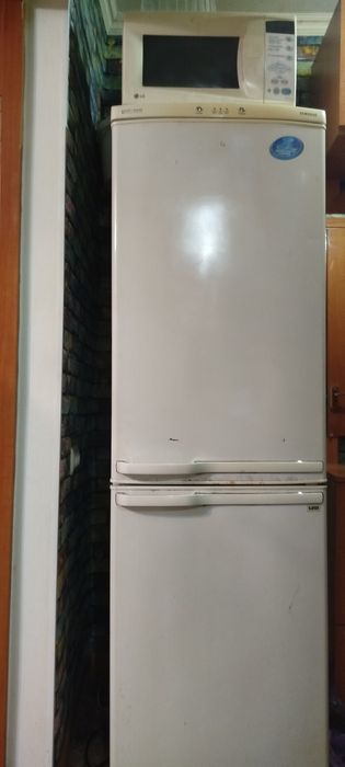 Холодильник двухкамерный