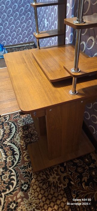 Продам компьютерный стол