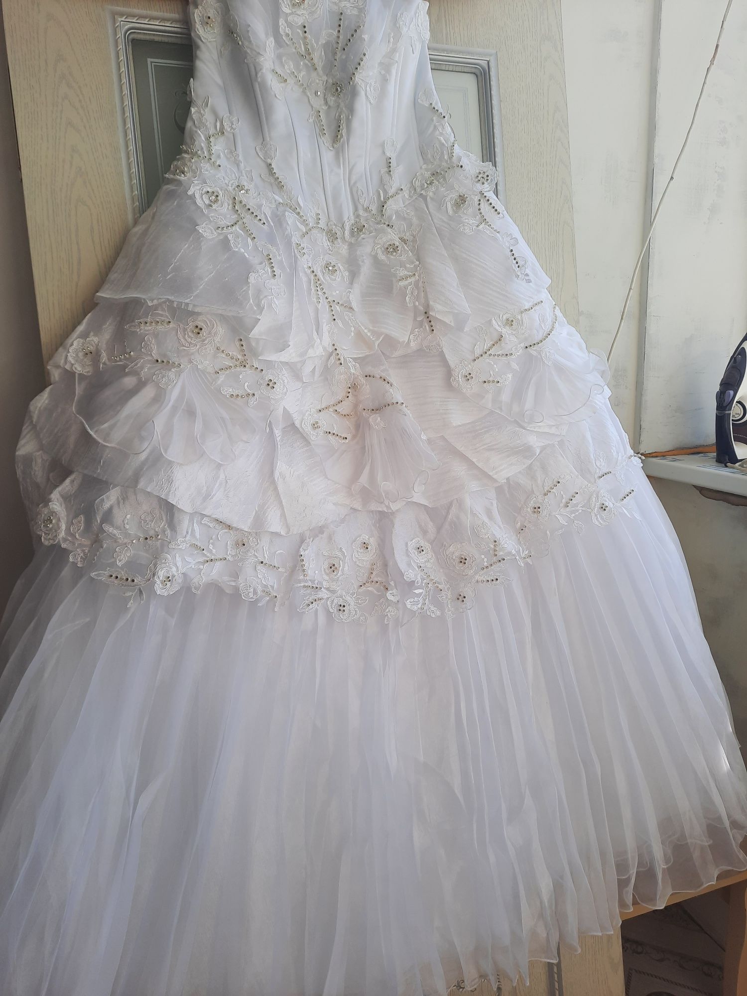 Продам свадебное платье 25000тг.