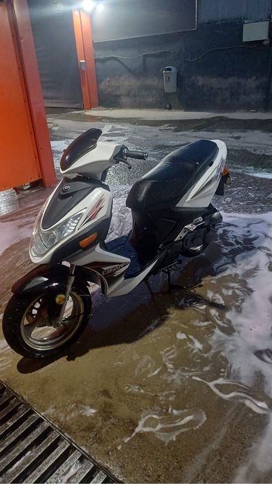 Scuter 49cc.