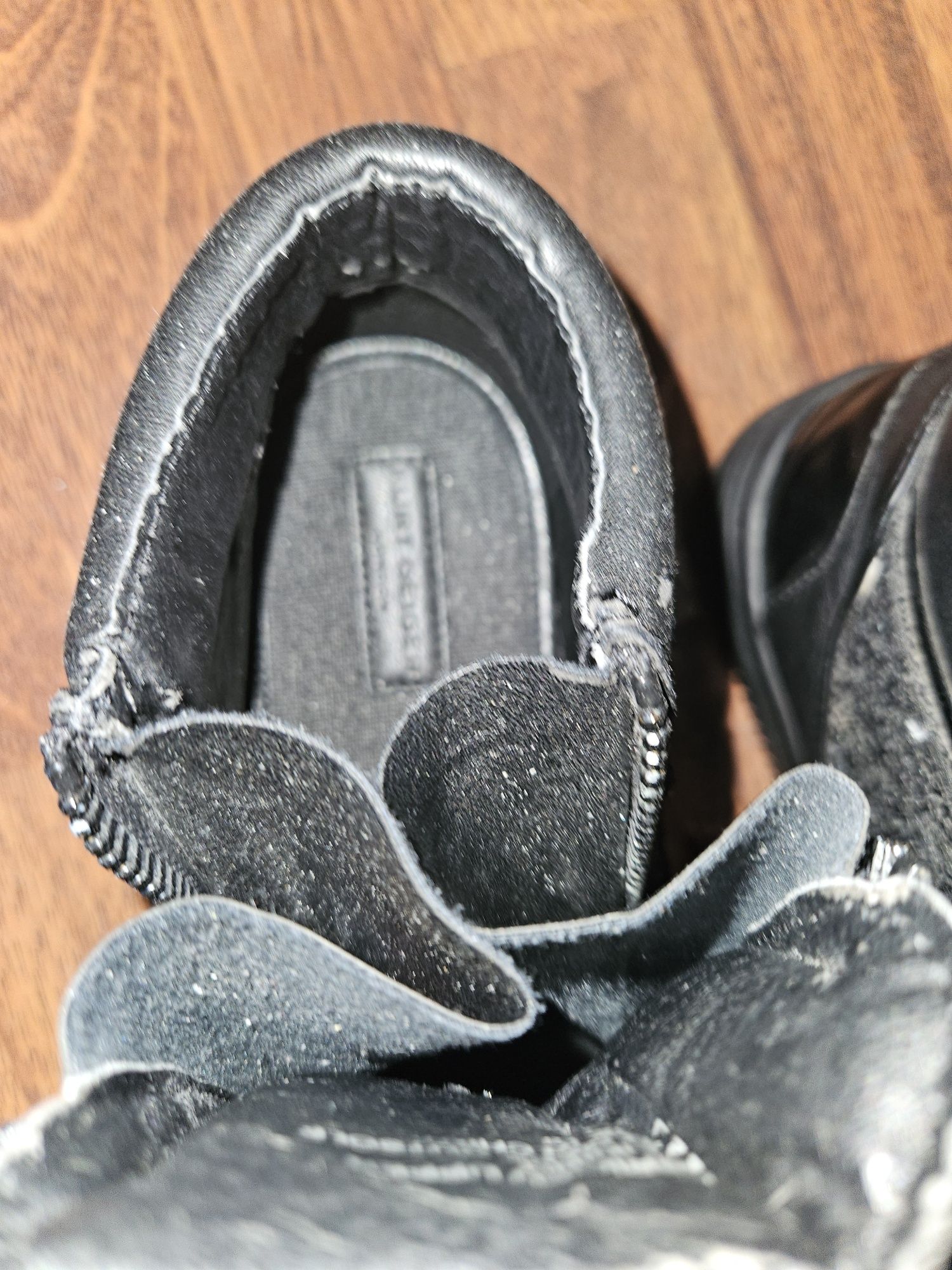 Vând pantofi Kurt Geiger marime 44