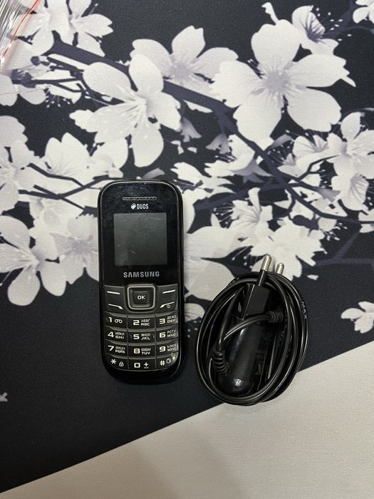 Samsung простушка телефон