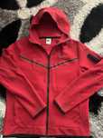 Nike tech fleece rosu marime M.