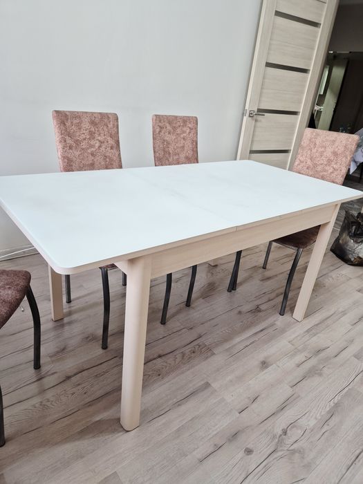 Стол обеденный, стекло матовое