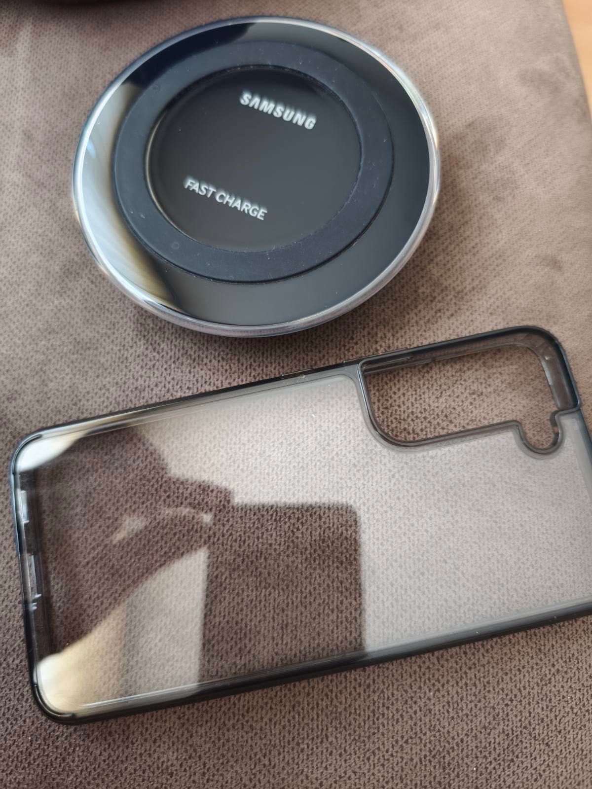 Samsung galaxy s22 с безжично зарядно