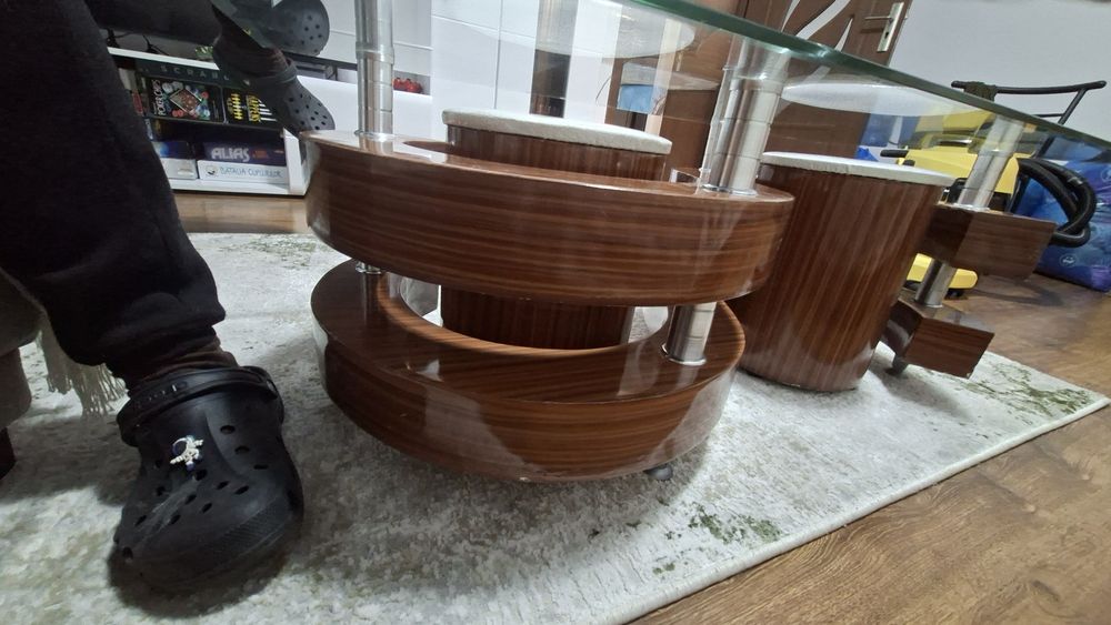 Măsuță pentru cafea cu două scăunele