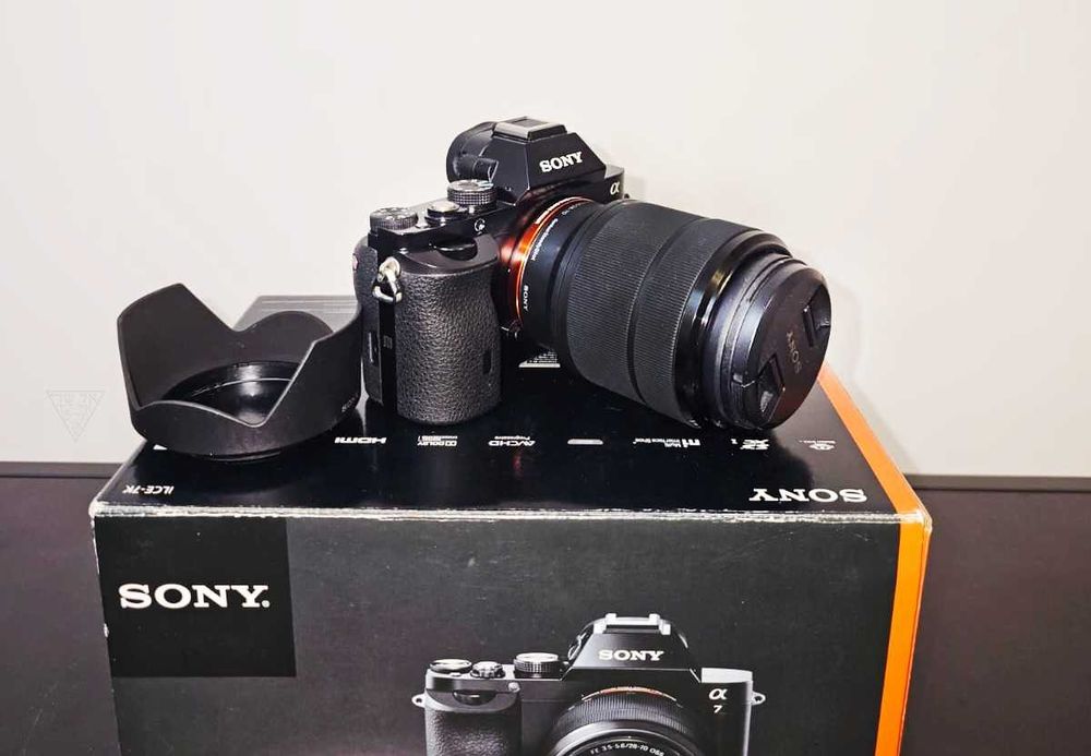 APARAT FOTO Sony A7 Mirrorless FULL FRAME 24 MP +Obiectiv FE 28-70 OSS