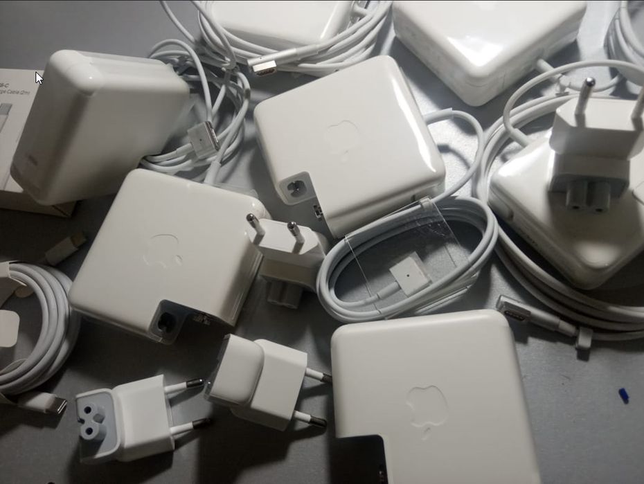 на ваш MacBook - зарядка, блок питания