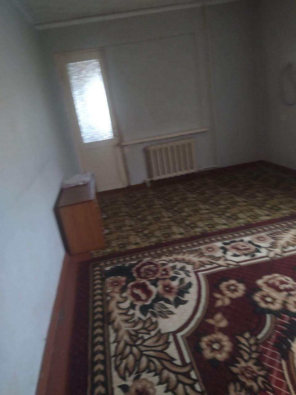 Сдаю 1 комнатную квартиру на первом этаже.