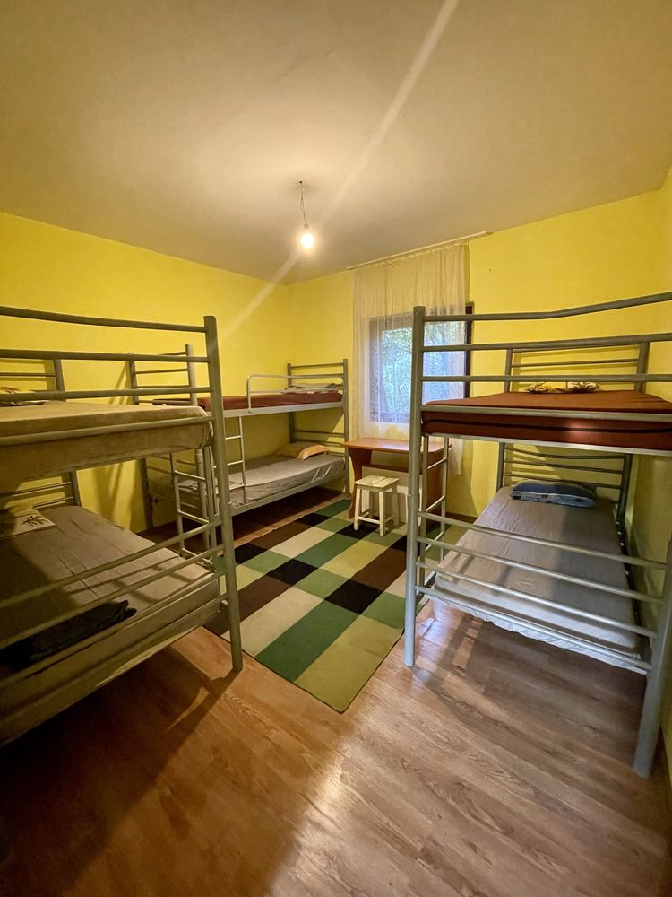 Casa la curte de închiriat pentru echipe de muncitori si străini