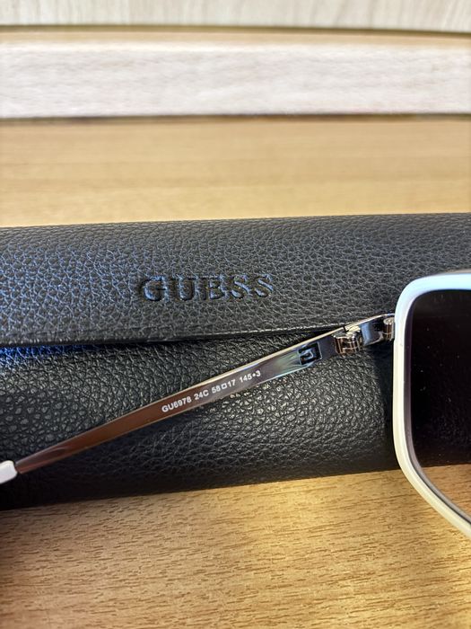 Очила модел:Guess