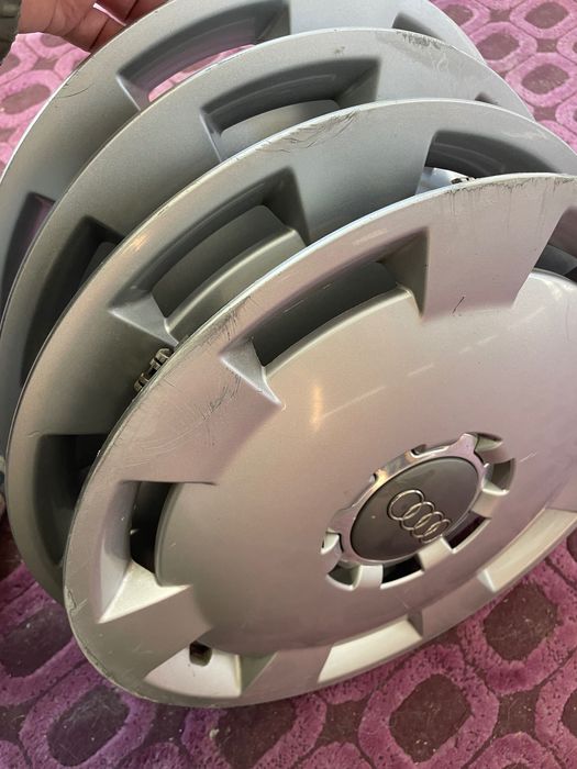 Продавам тасове за АУДИ/AUDI