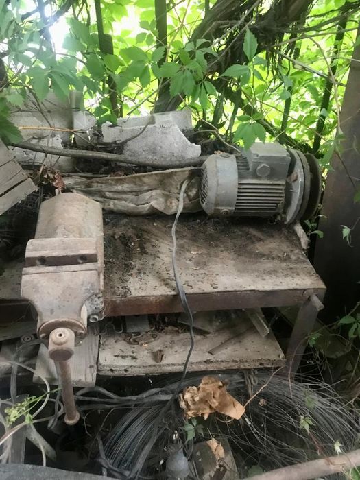 Тиски с нождаком со столом