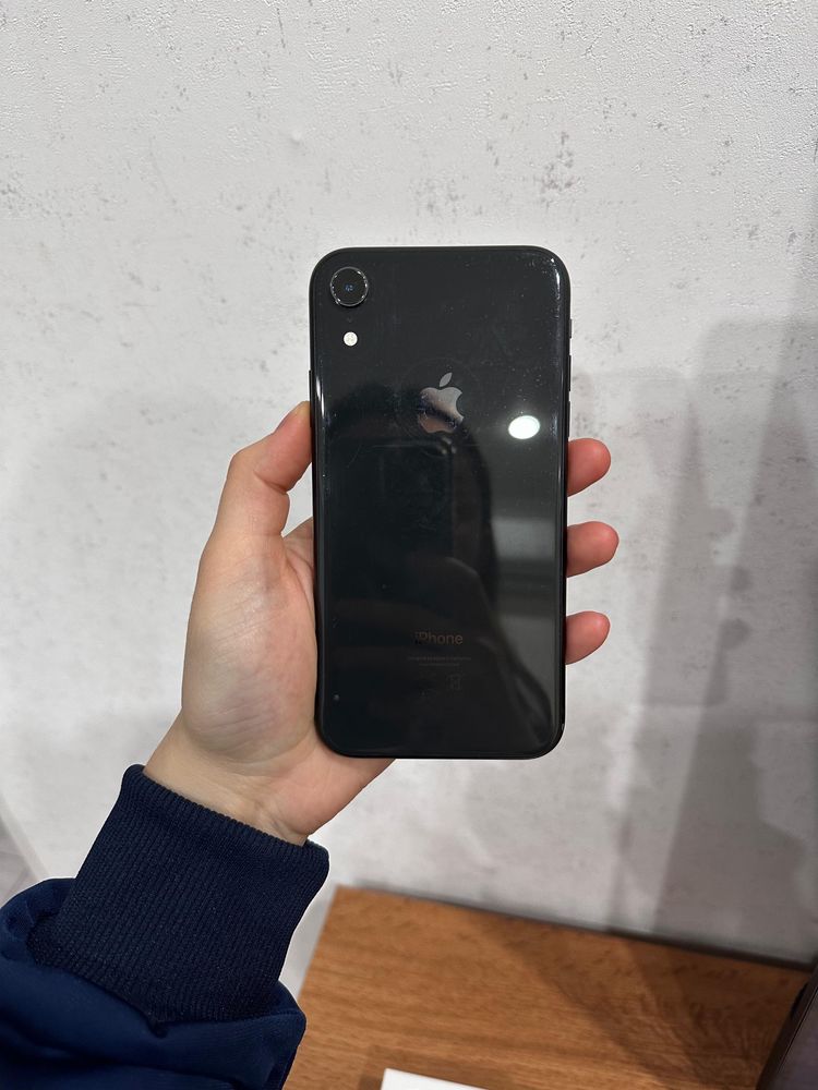 Продам iphone XR в хорошем состоянии