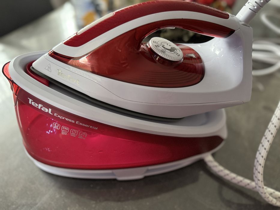 Statie de calcat cu abur Tefal Express Essential SV6111E1