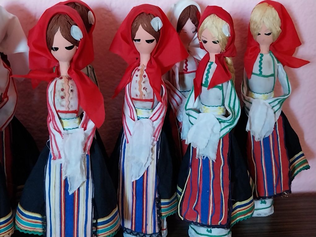 Дървена кукла с българска носия
