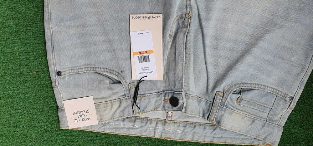 Blugi Calvin Klein