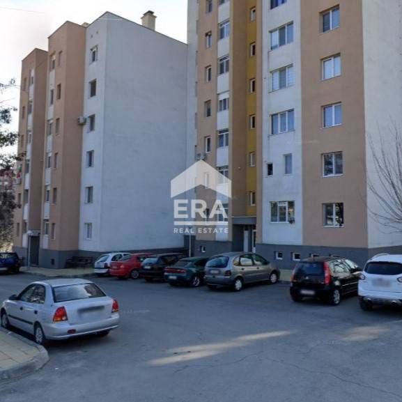 Просторен тристаен апартамент в кв. " Бадема "