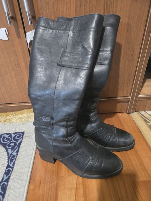 Продаётся женские зимние сапоги