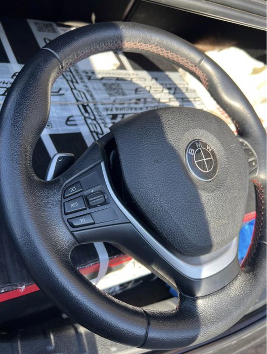 Volan BMW F30/F20 sport retapitat, cusatura rosie, padele CU AIRBAG