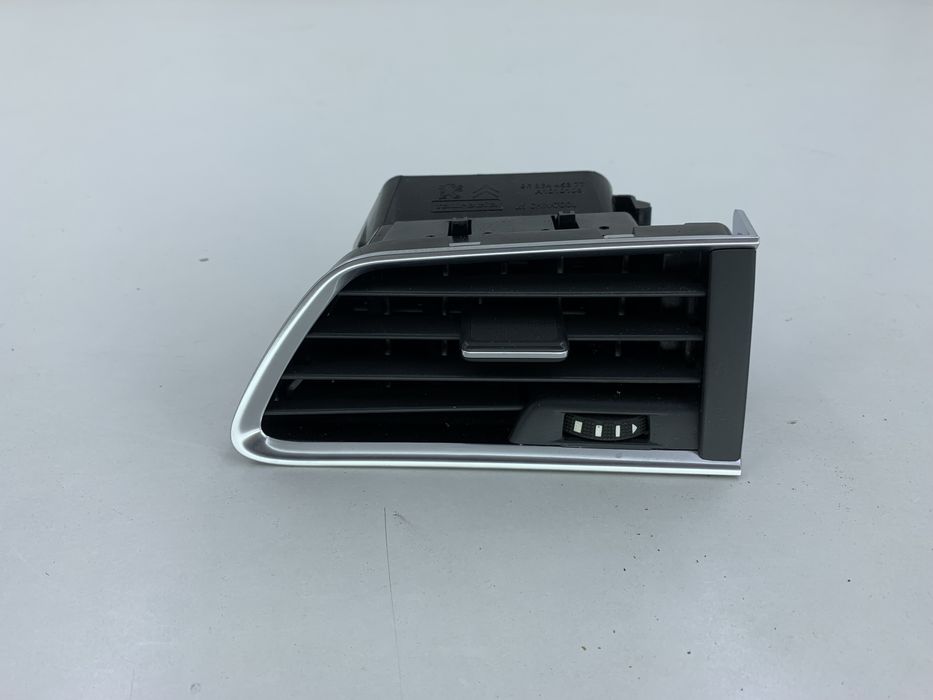 Dezmembrez Grila aerisire dreapta de pe Peugeot 508 2014-2018